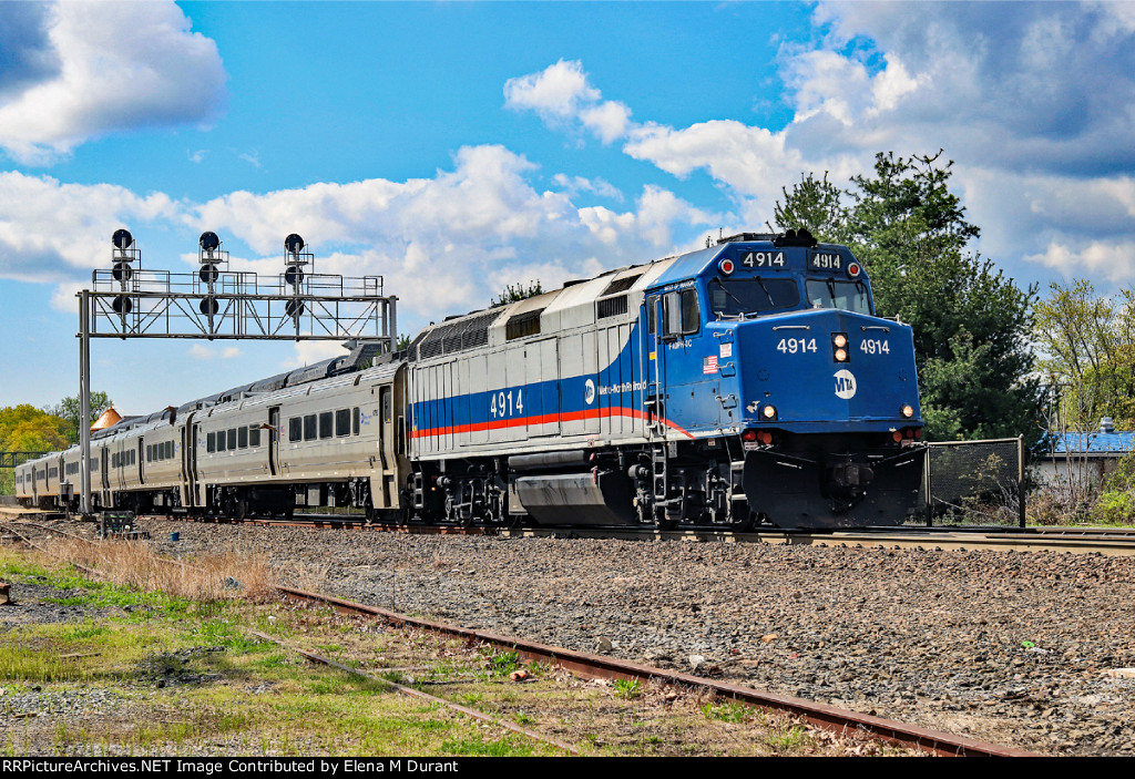 MNCR 4914 on Train 45